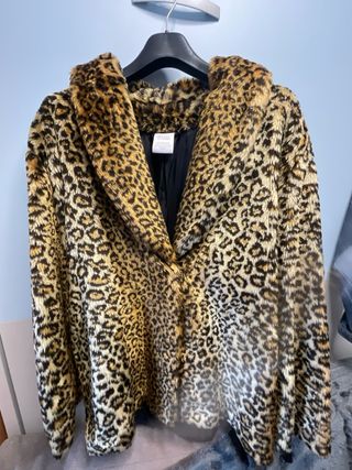 Chaquetón vintage de pelo leopardo con cinturón