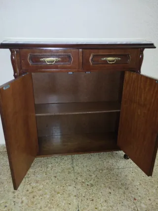 Mueble de entrada de madera y mármol