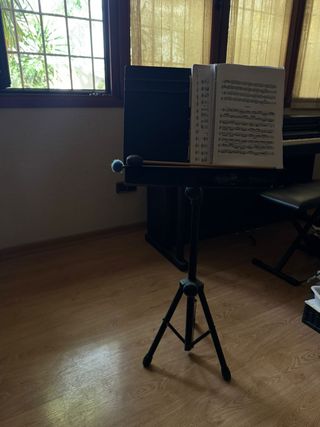 Atril porta partituras negro