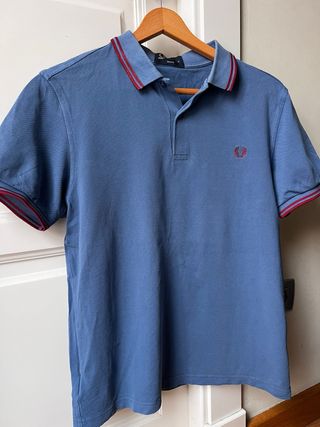 Polo Fred Perry azul con detalles