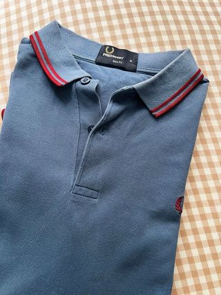 Polo Fred Perry azul con detalles