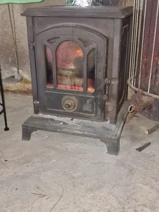 SE VENDE CHIMENEA EN BUEN ESTADO