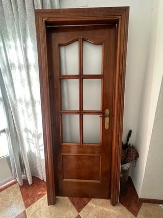 Puerta madera con pre-marco y tapajuntas