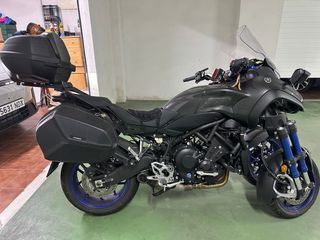 Yamaha Niken GT Negra