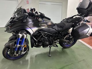 Yamaha Niken GT Negra