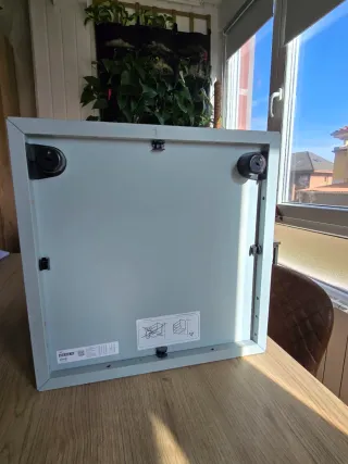 Mueble vitrina cristal y metal Ikea