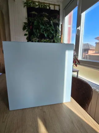 Mueble vitrina cristal y metal Ikea