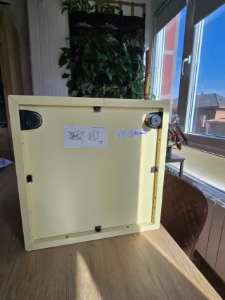 Mueble vitrina cristal y metal Ikea