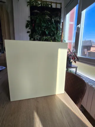 Mueble vitrina cristal y metal Ikea