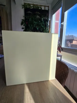 Mueble vitrina cristal y metal Ikea