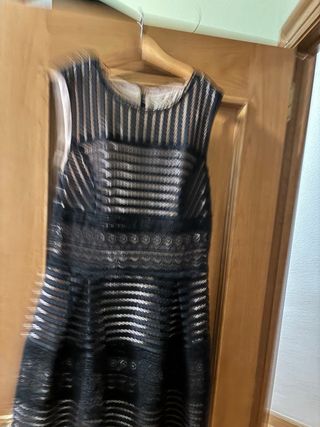 Vestido negro ceremonia con transparencias
