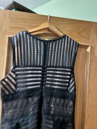 Vestido negro ceremonia con transparencias