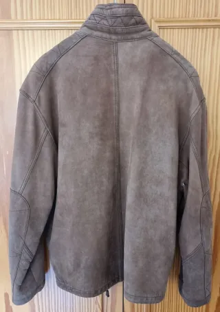 Cazadora ante hombre