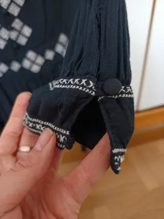 Vestido negro bordado