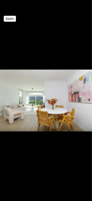 Silla de madera con asiento de ratán. Tengo 8.