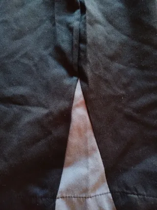 Pantalón deportivo negro fino