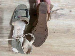 Sandalias cuña Macarena beige