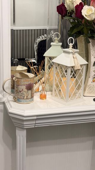 Mueble recibidor de madera y cristal