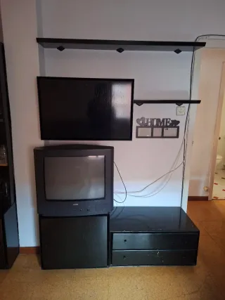 Muebles negros madera.