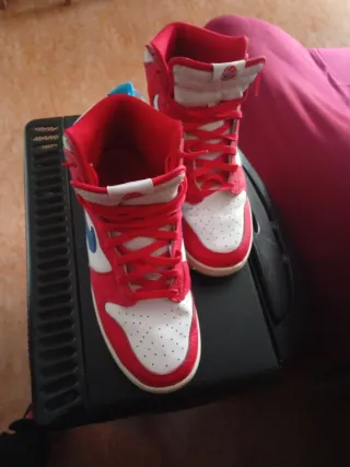 Botas Nike Dunk High Rojas y Blancas