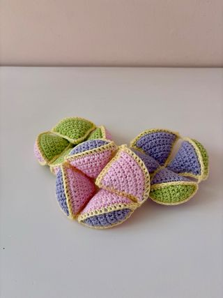 Pelota Montessori Crochet - juguete sensorial