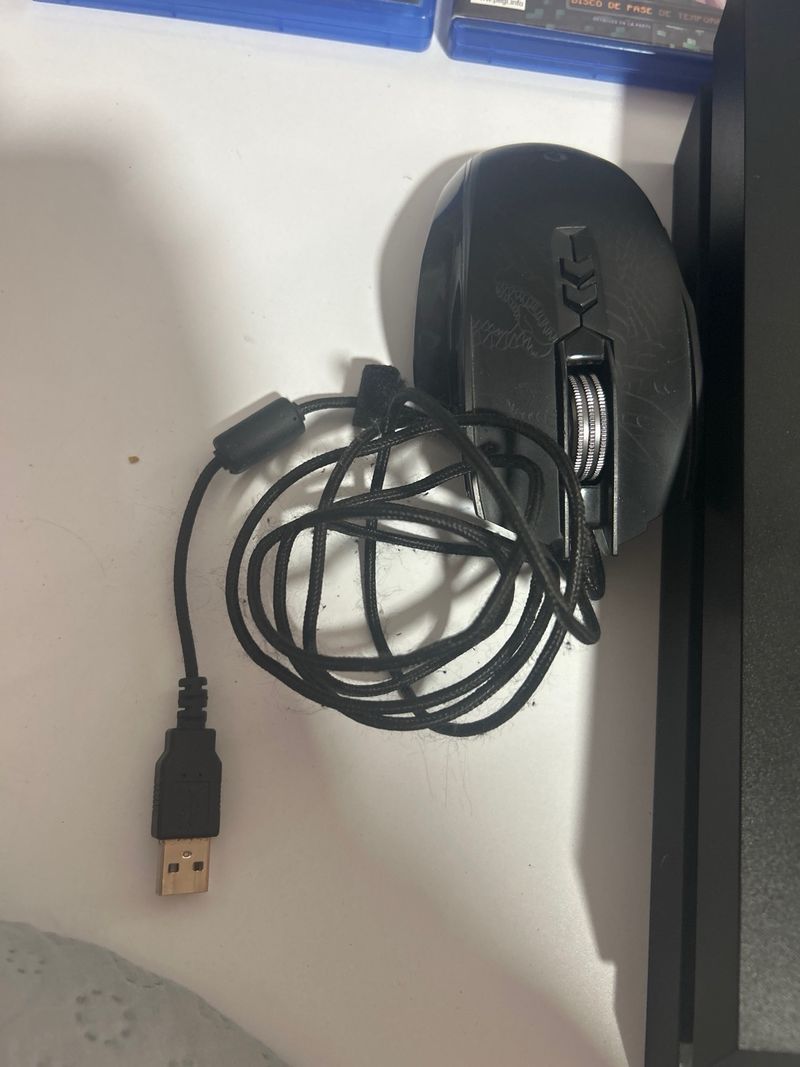 PS4 1TB Negra con un mando y tyr + 6 Juegos afbeelding 4
