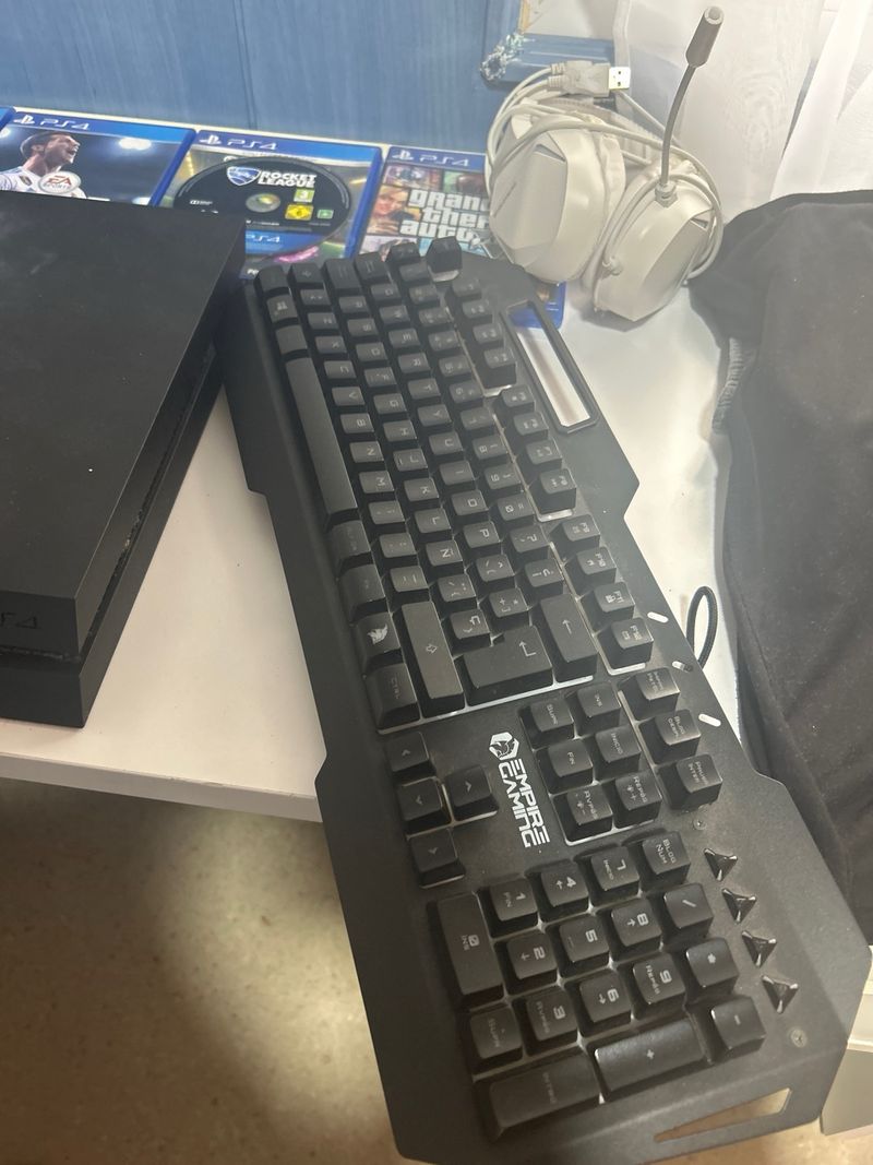 PS4 1TB Negra con un mando y tyr + 6 Juegos afbeelding 3