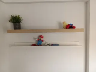 Cama IKEA SLAKT con somier y dos baldas para pared