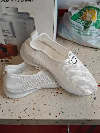 Zapatillas deportivas blancas unisex talla 39