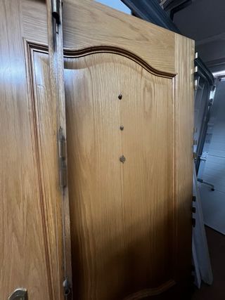 URGE VENTA! Puerta blindada y 7Puertas de madera