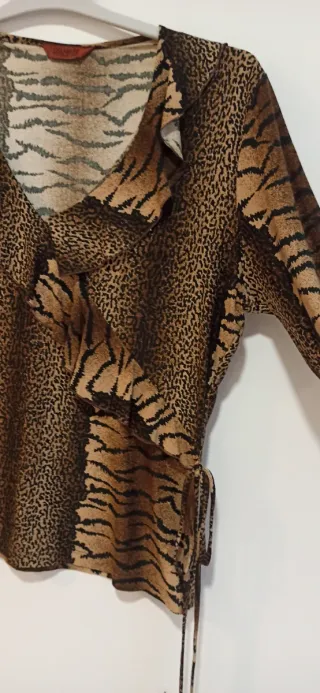 Blusa estampada animal print