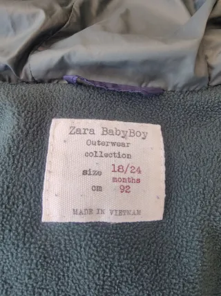 Abrigo Zara acolchado azul marino 18-24m