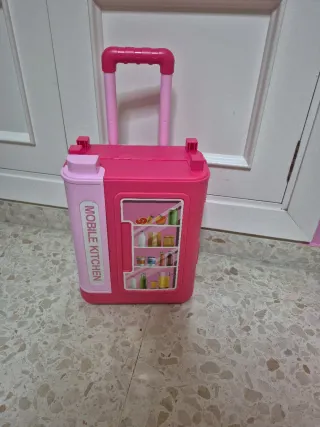 Cocinita de juguete rosa