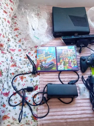 Xbox 360 Kinect 4GB + Juegos