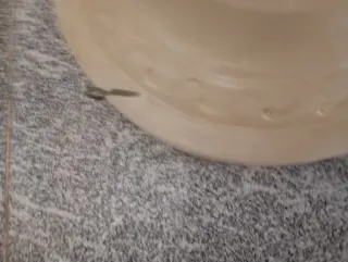 Columna de mármol con luz