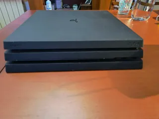 Pacchetto PS4 PRO (Play Station 4)