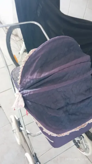 Cochecito de juguete azul