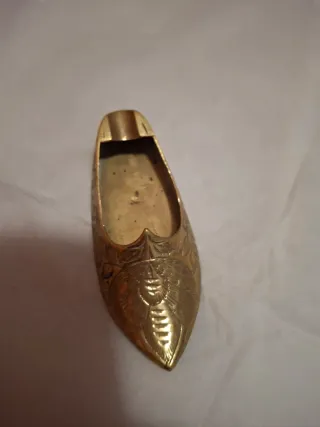 Cenicero zapato antiguo latón tallado