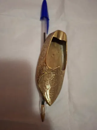 Cenicero zapato antiguo latón tallado
