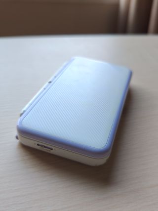 Nintendo 2DS XL Bianca e Viola