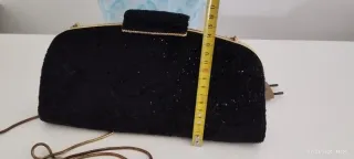 Borsetta nera con coralli