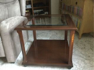 Mesa auxiliar madera nogal y cristal biselado