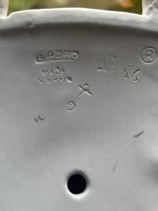 Lladró Vendedora de Pavos