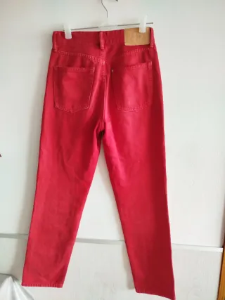 Pantalón vaquero rojo