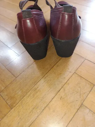 Zapatos Callagrip rojos cómodos