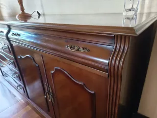 Aparador de salón de madera