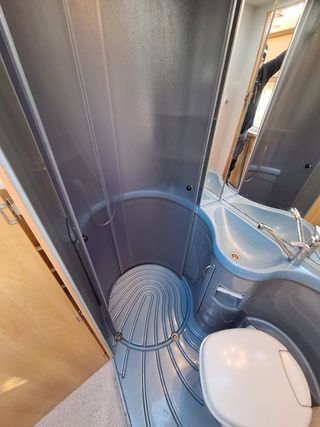 Autocaravana Capuchina Ford Transit 2000 125Cv