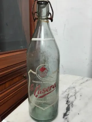 Botella de cristal verde antigua