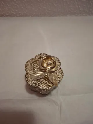 Joyero exclusivo plateado con rosa tallada