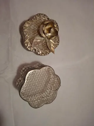 Joyero exclusivo plateado con rosa tallada